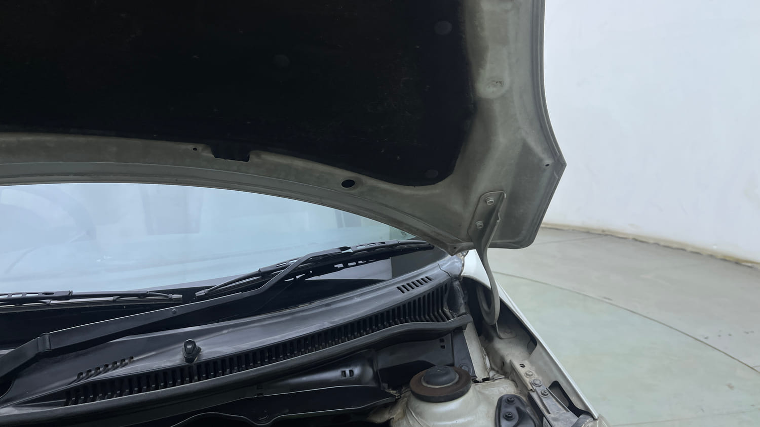 Used 2015 Maruti Suzuki Swift Dzire VXI Petrol Manual engine ENGINE LEFT SIDE HINGE & APRON VIEW