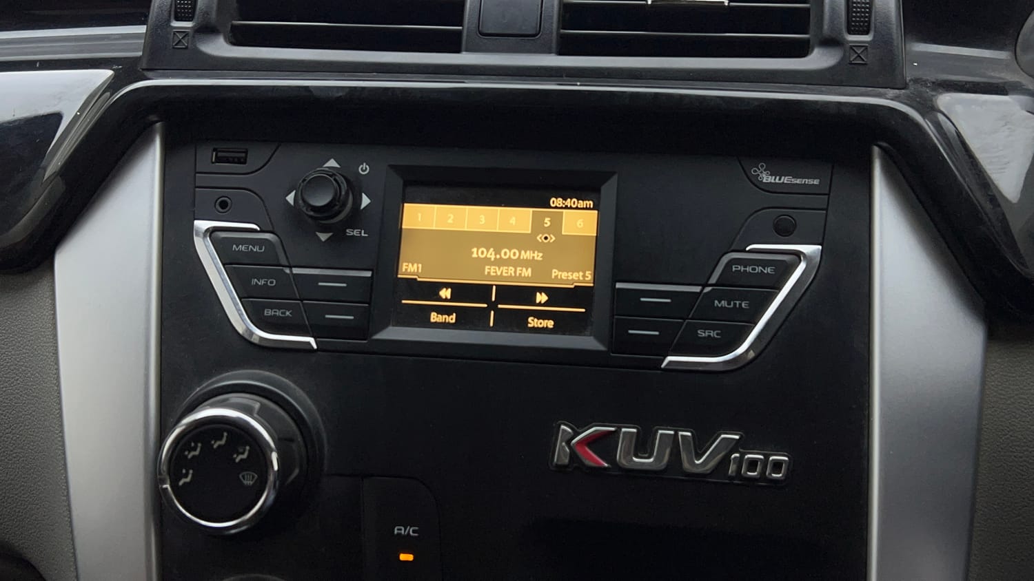 Used 2016 Mahindra KUV100 K6+ 6 STR Petrol Manual top_features Integrated (in-dash) music system