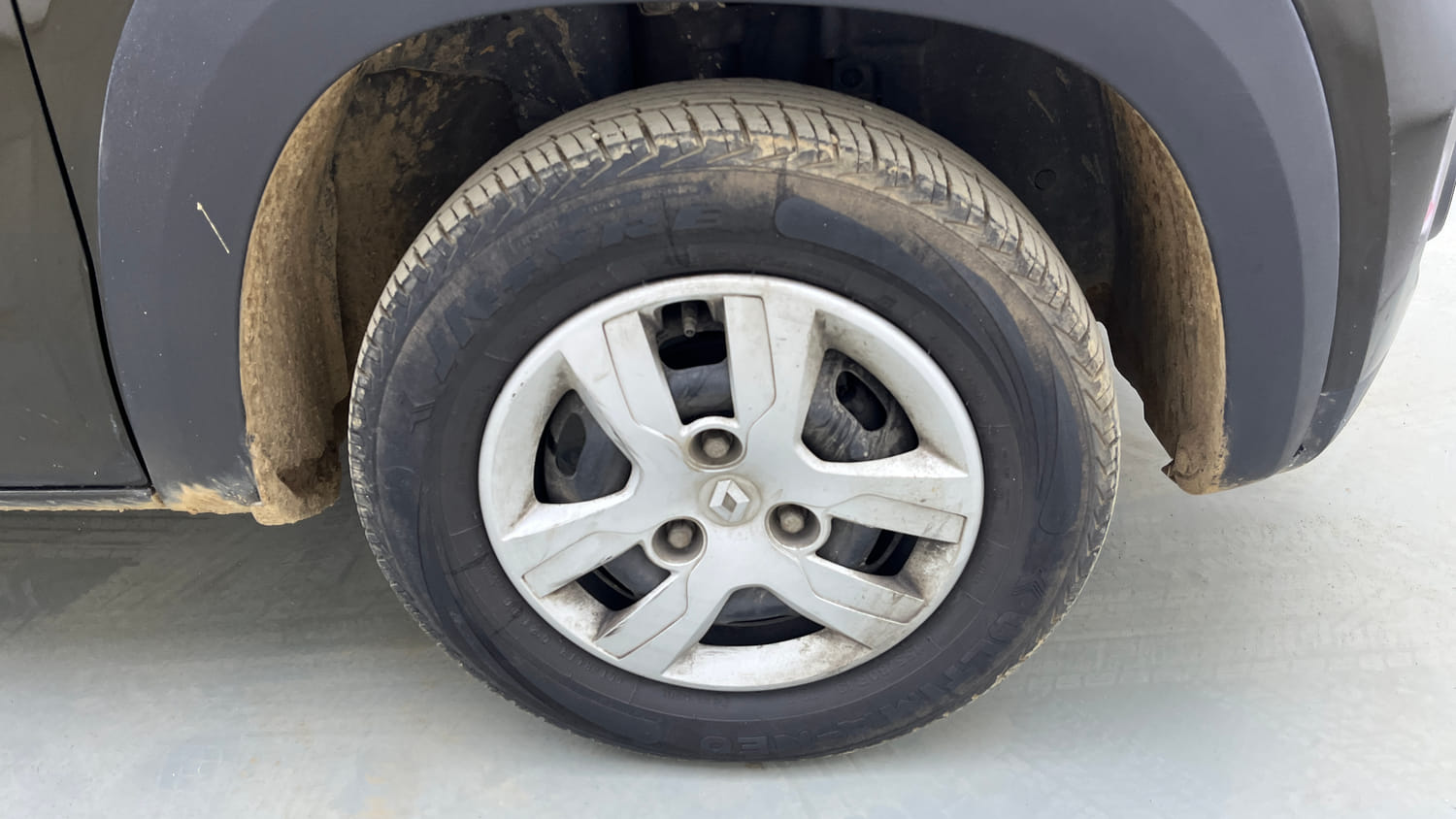 Used 2018 Renault Kwid RXT Opt Petrol Manual tyres RIGHT FRONT TYRE RIM VIEW