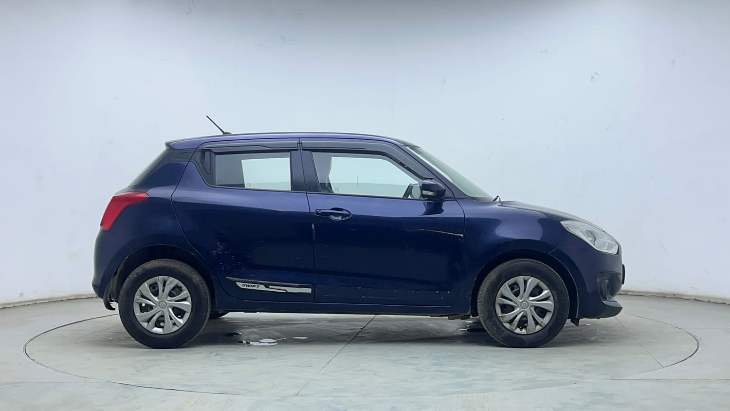Used 2018 Maruti Suzuki Swift VXi AMT Petrol Automatic exterior RIGHT SIDE VIEW