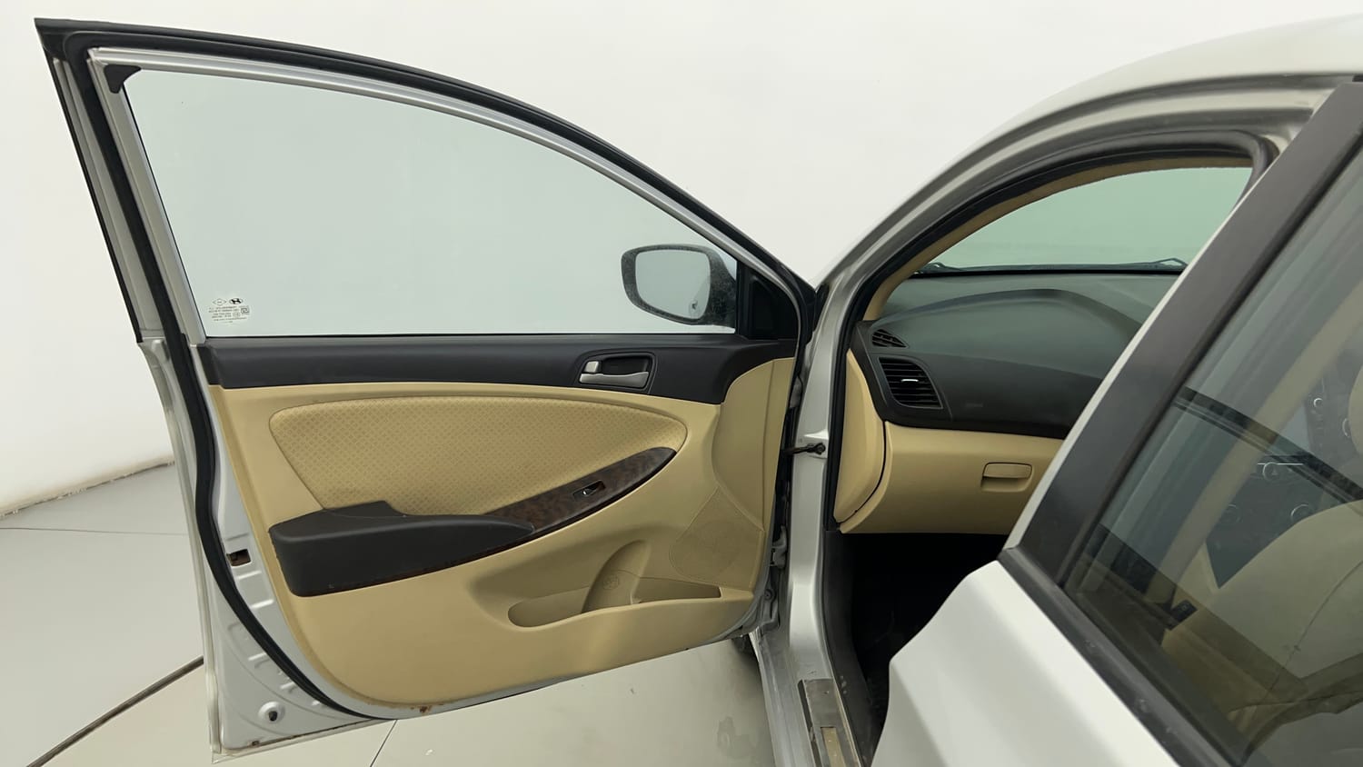 Used 2017 Hyundai Verna 1.6 CRDI SX (O) Diesel Manual interior LEFT FRONT DOOR OPEN VIEW
