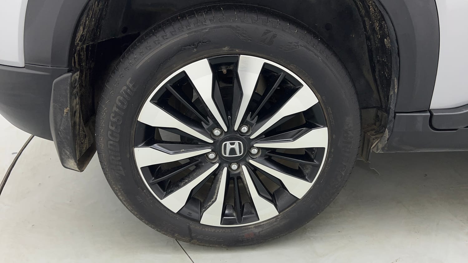 Used 2025 Honda Elevate ZX CVT Petrol Automatic tyres RIGHT REAR TYRE RIM VIEW