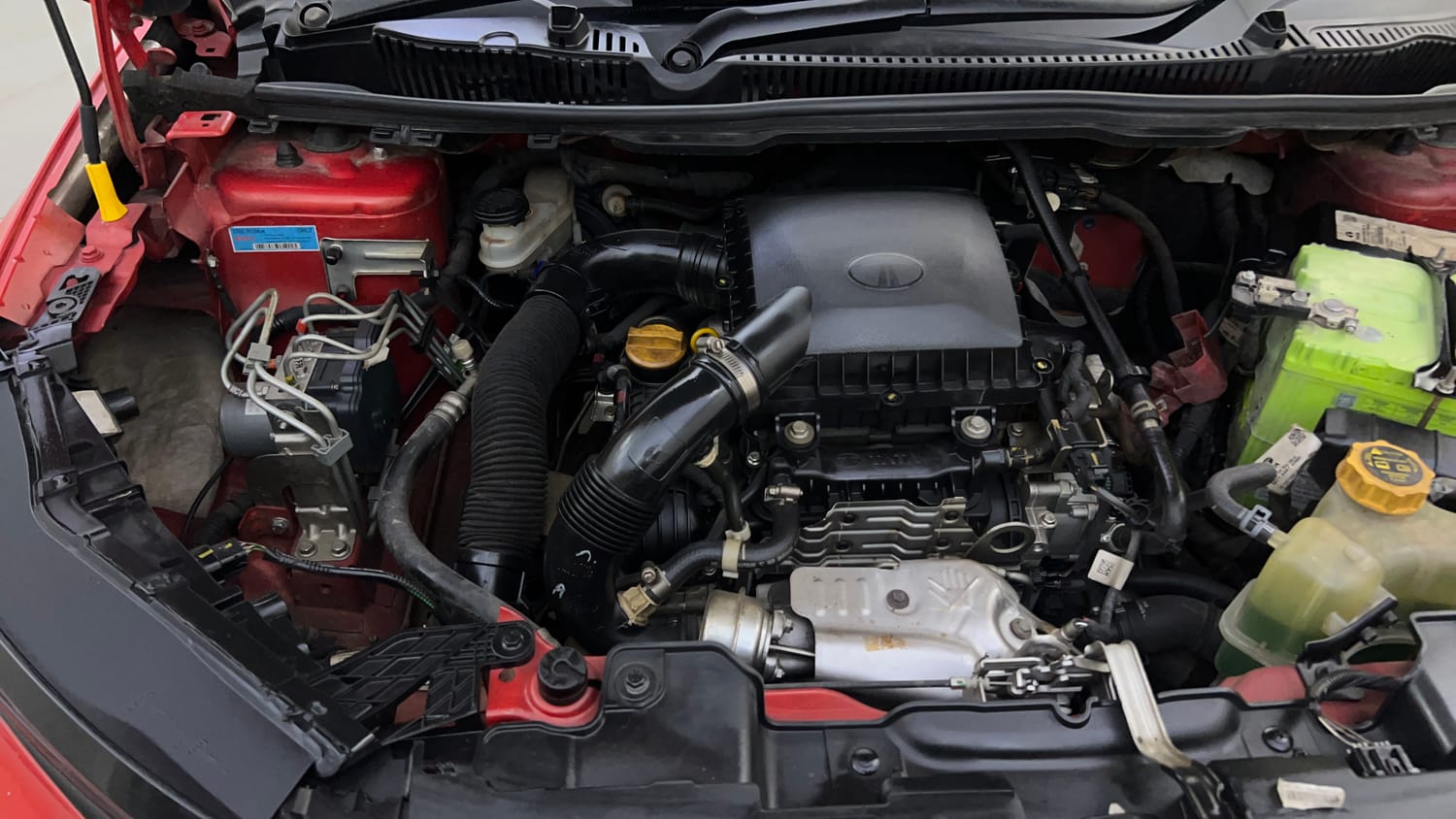 Used 2024 Tata Curvv Creative Plus S 1.2 Revotron Petrol 7DCA Petrol Automatic engine ENGINE RIGHT SIDE VIEW