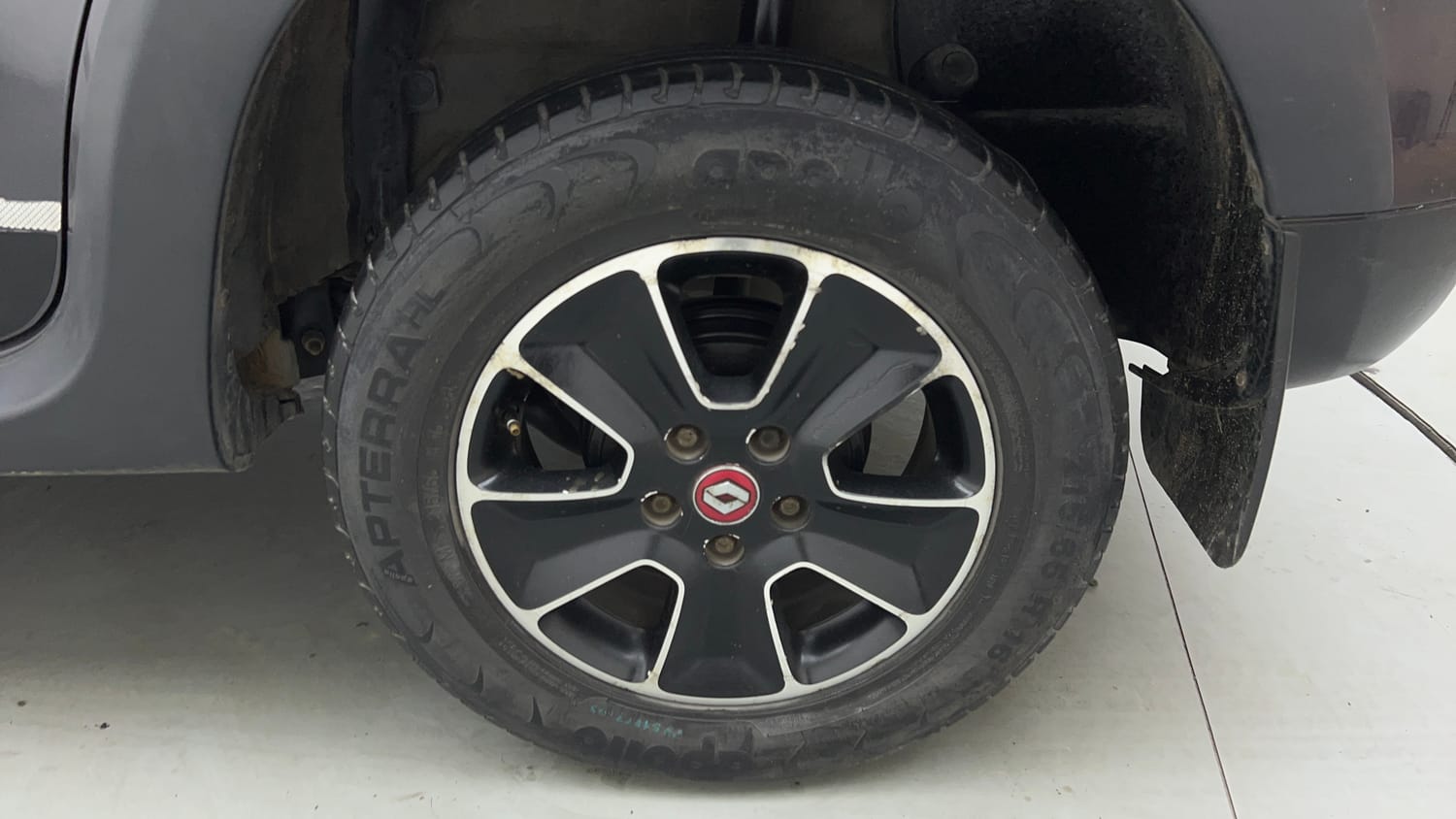 Used 2018 Renault Duster RXS CVT Petrol Automatic tyres LEFT REAR TYRE RIM VIEW