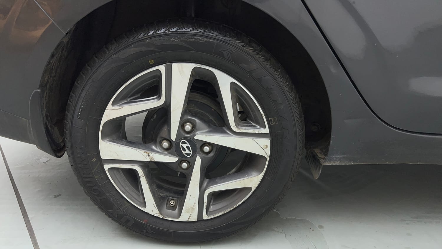 Used 2023 Hyundai Aura SX 1.2 CNG Cng Manual tyres RIGHT REAR TYRE RIM VIEW