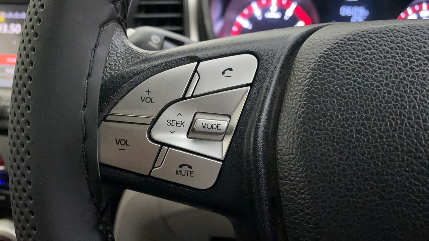 Used 2021 Mahindra XUV 300 W6 1.2 Petrol Petrol Manual top_features Steering mounted controls