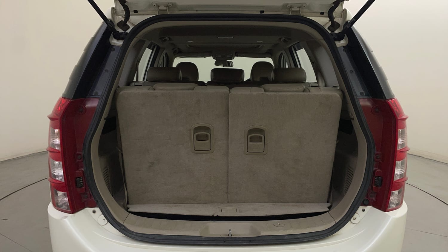 Used 2018 Mahindra XUV500 W10 Diesel Manual interior DICKY INSIDE VIEW