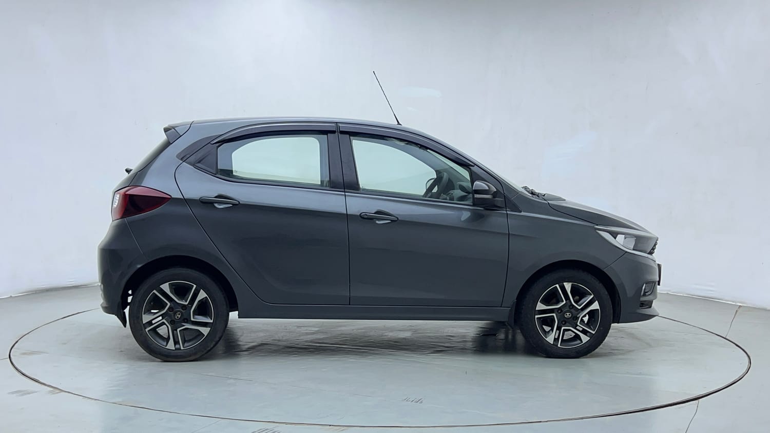 Used 2021 Tata Tiago XZ Plus Petrol Manual exterior RIGHT SIDE VIEW