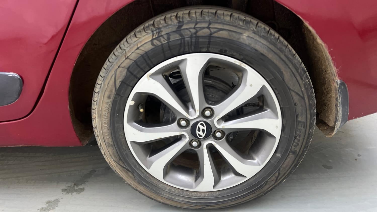 Used 2016 Hyundai Xcent SX 1.2 (O) Petrol Manual tyres LEFT REAR TYRE RIM VIEW