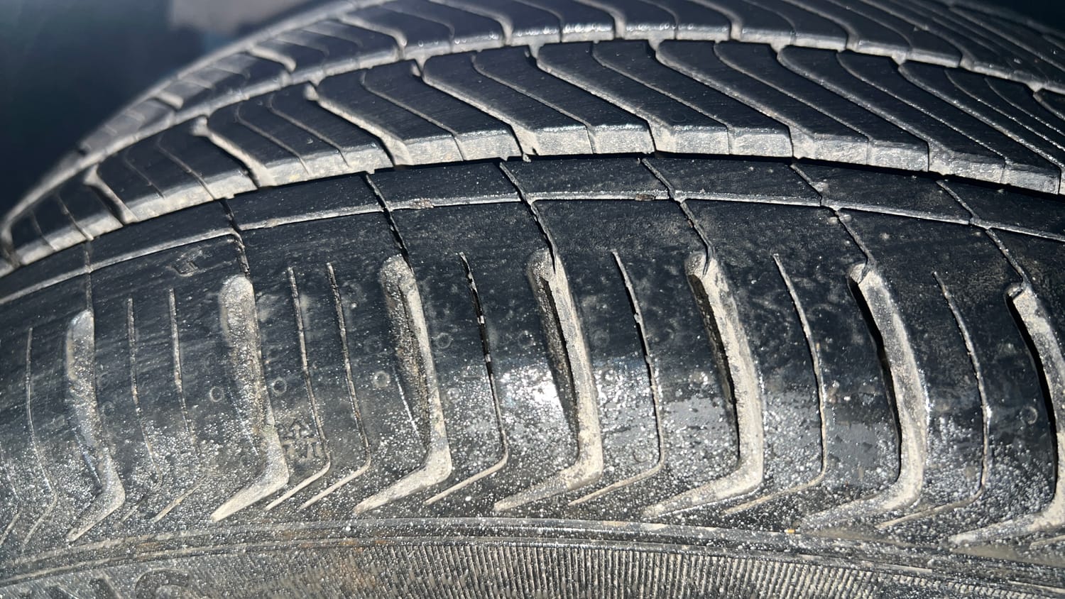 Used 2016 Maruti Suzuki Baleno Zeta 1.2 AT Petrol Automatic tyres LEFT FRONT TYRE TREAD VIEW