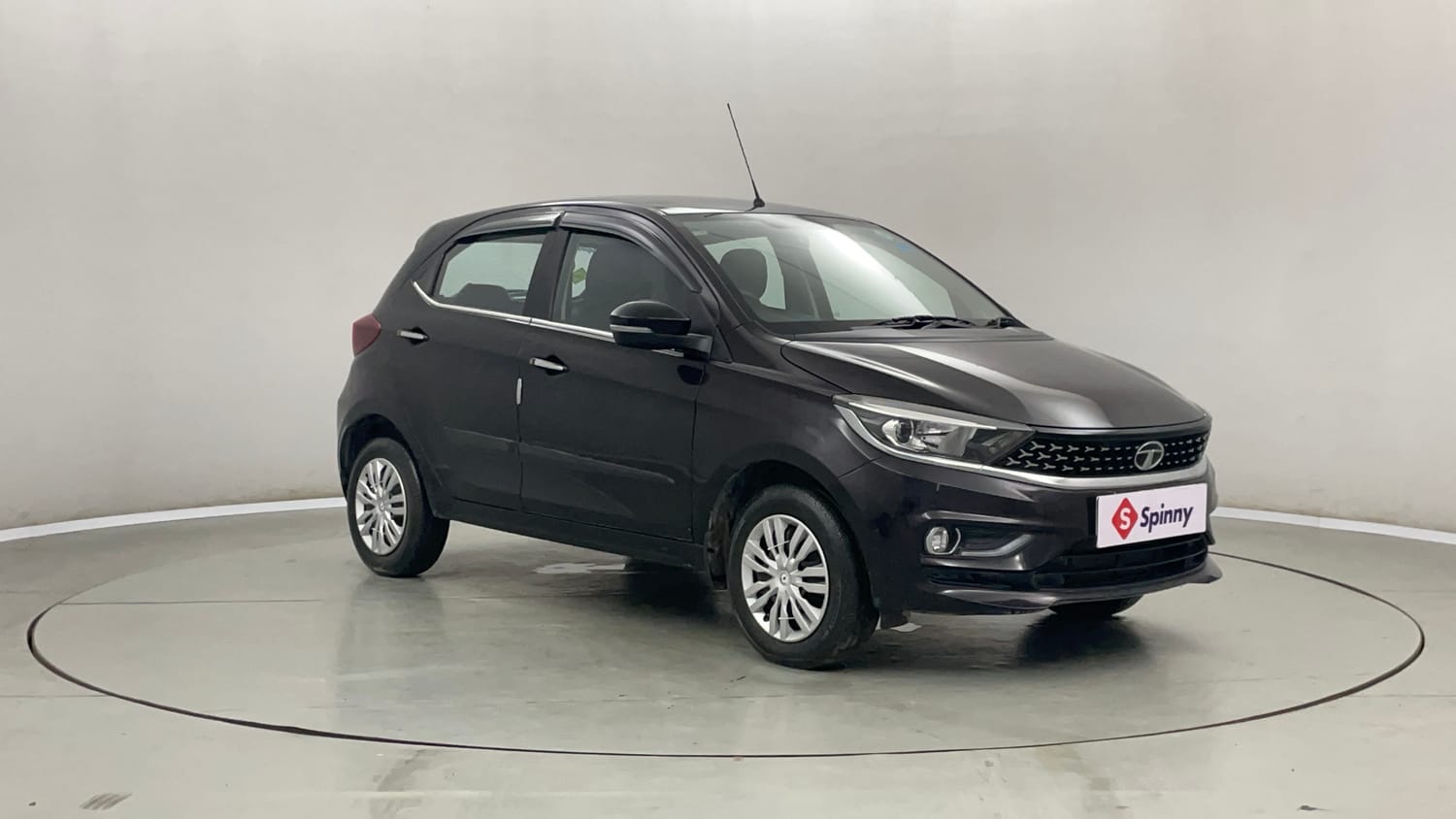 Used 2023 Tata Tiago XZ Plus CNG Cng Manual exterior RIGHT FRONT CORNER VIEW