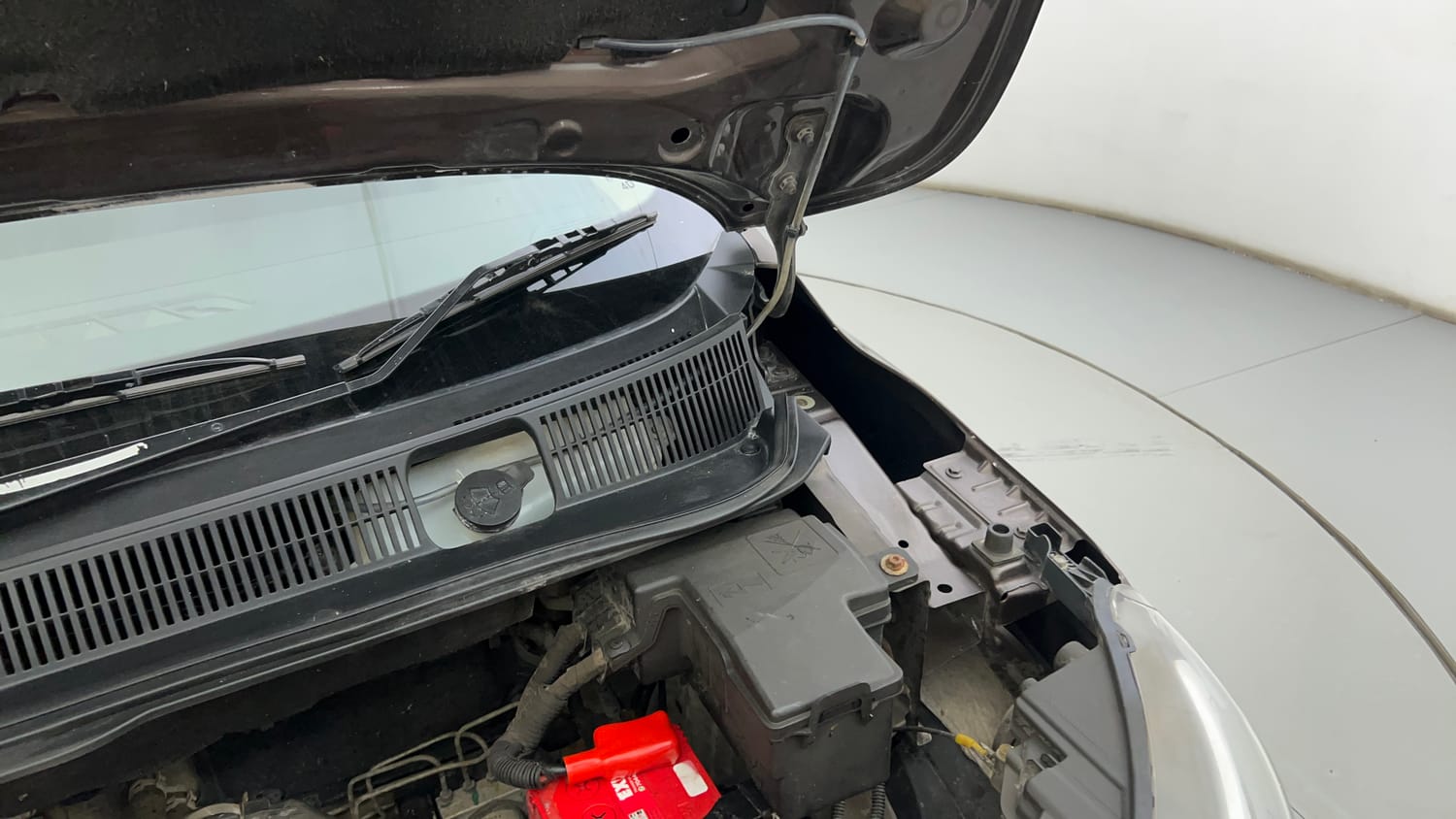 Used 2022 Renault Triber Limited Edition Petrol Manual engine ENGINE LEFT SIDE HINGE & APRON VIEW