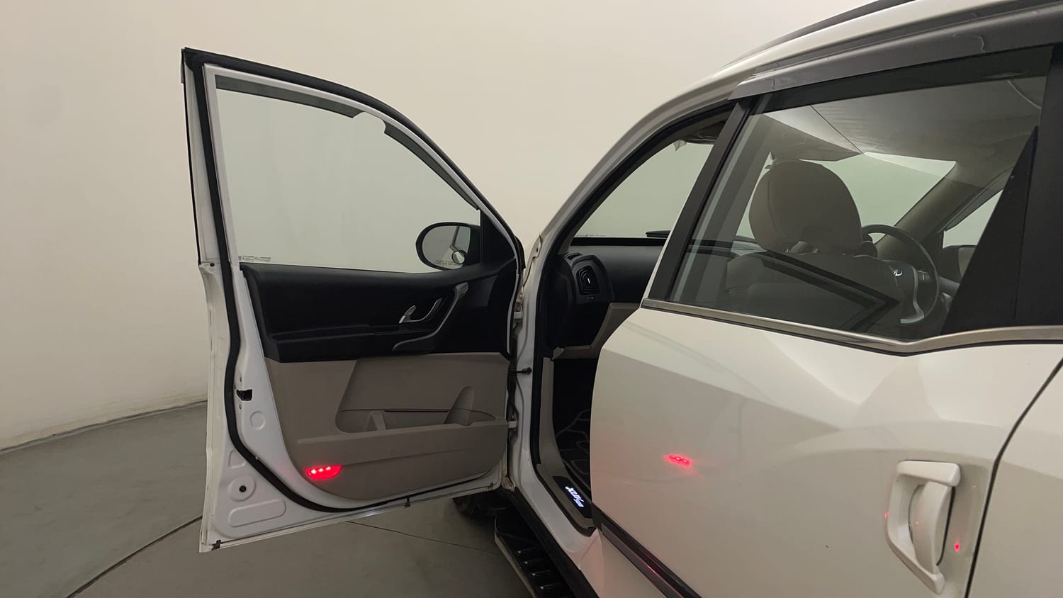 Used 2018 Mahindra XUV500 W10 Diesel Manual interior LEFT FRONT DOOR OPEN VIEW