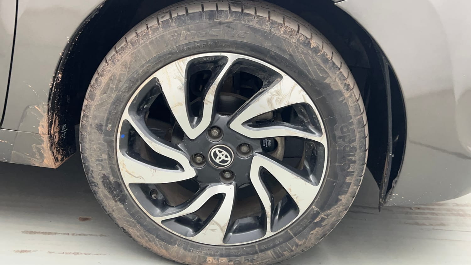 Used 2020 Toyota Glanza G CVT Petrol Automatic tyres RIGHT FRONT TYRE RIM VIEW