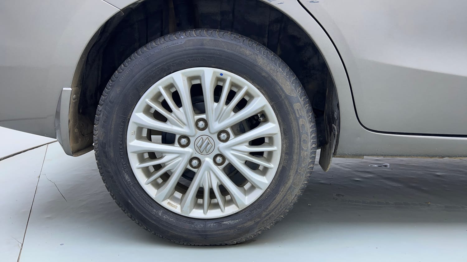 Used 2019 Maruti Suzuki New Ertiga ZXi AT Petrol Automatic tyres RIGHT REAR TYRE RIM VIEW