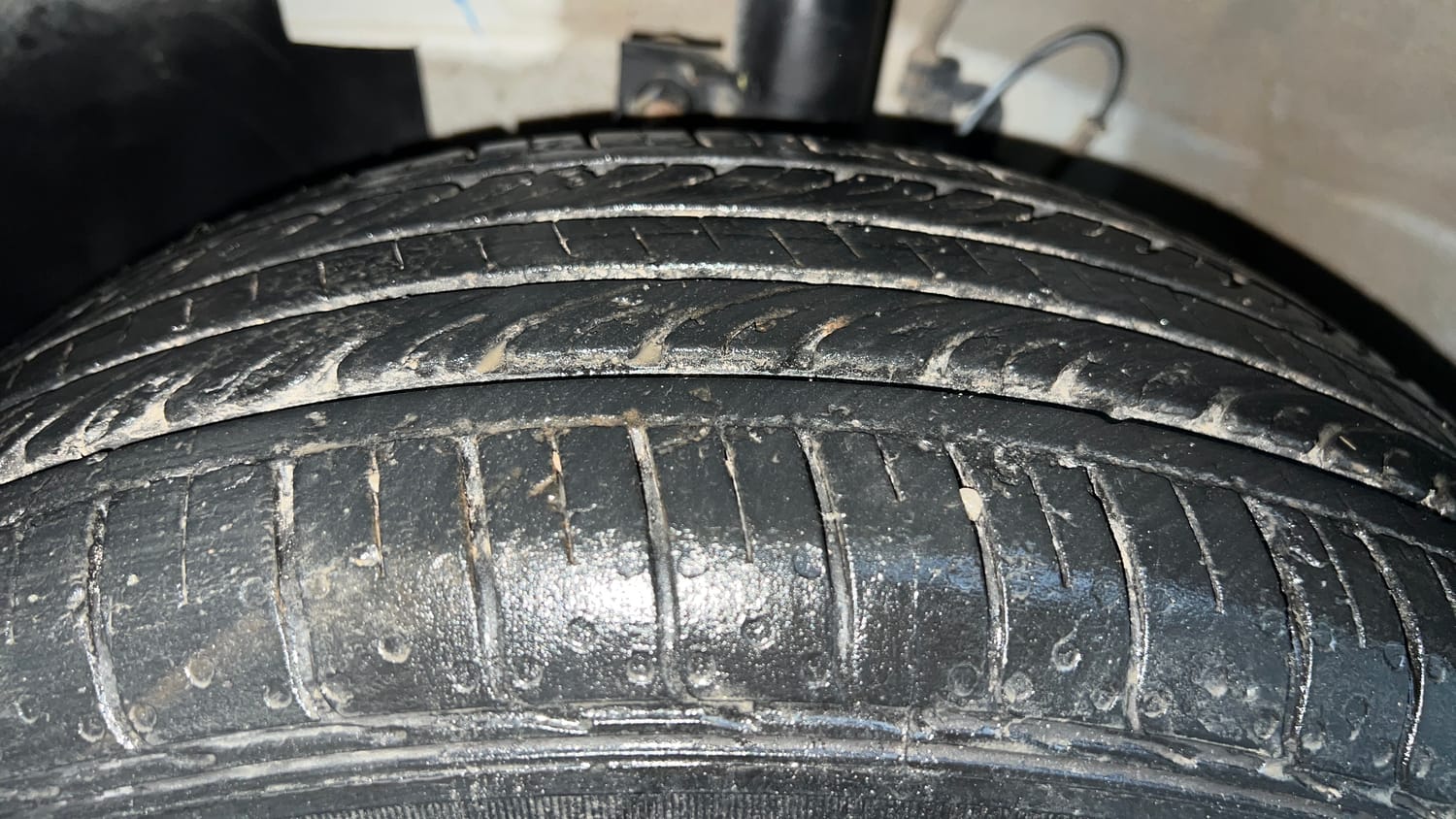 Used 2023 Hyundai Venue S (O) 1.2 Petrol Petrol Manual tyres LEFT FRONT TYRE TREAD VIEW