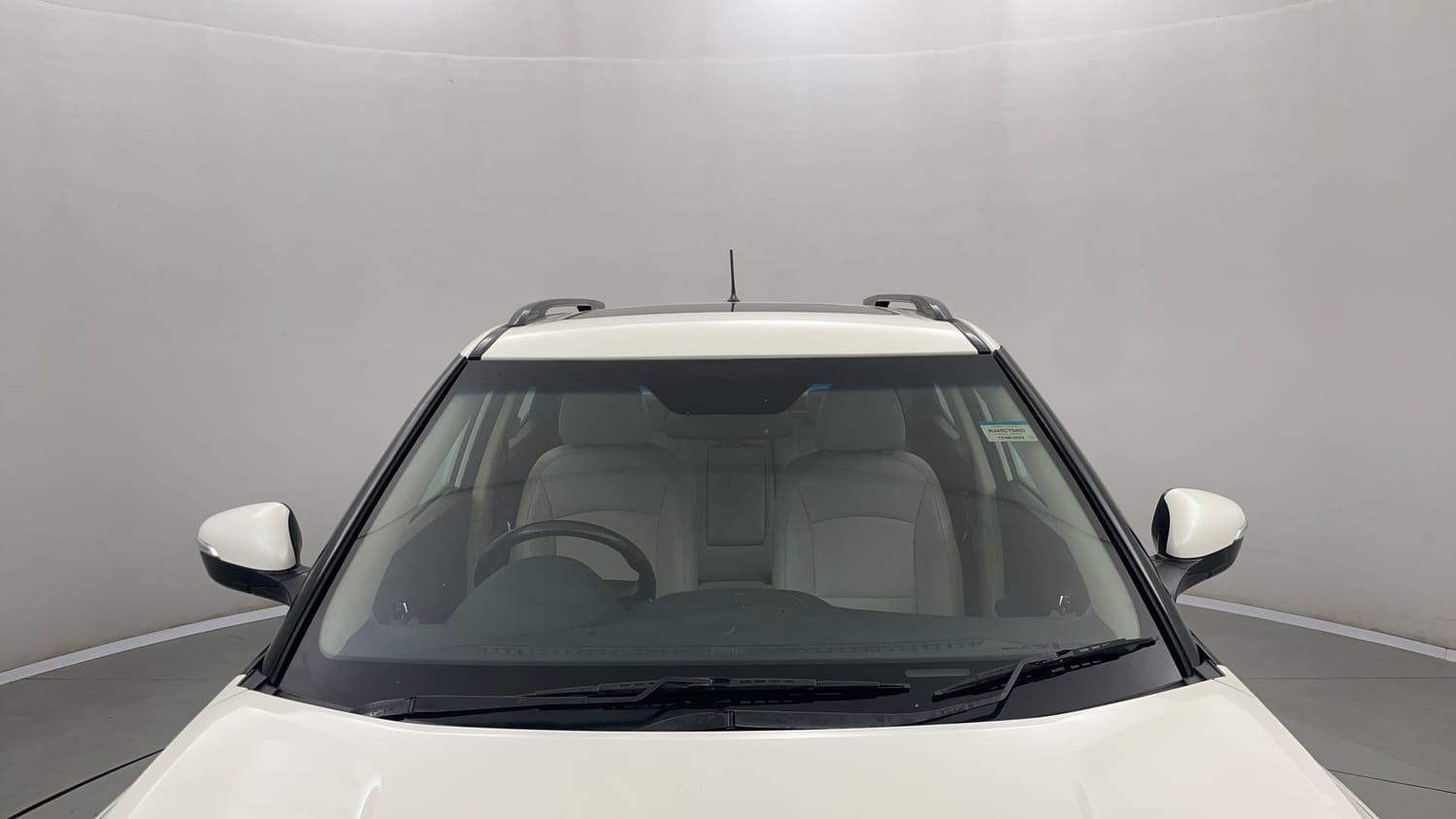 Used 2022 Mahindra XUV 300 W8 (O) 1.2 Petrol Petrol Manual exterior FRONT WINDSHIELD VIEW