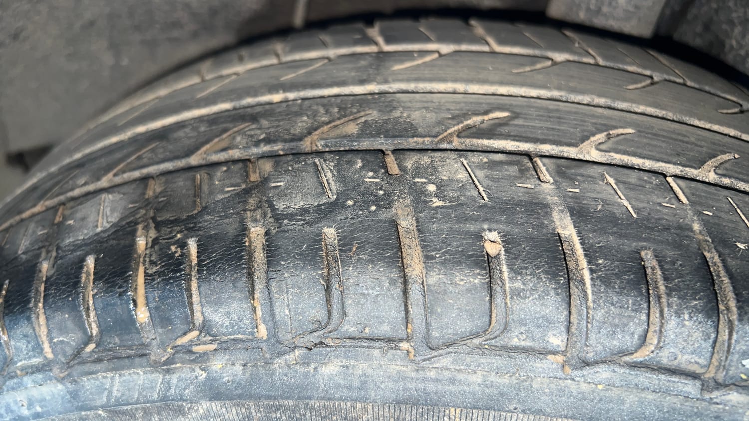 Used 2019 Hyundai Elite i20 Magna 1.4 AT Petrol Automatic tyres LEFT REAR TYRE TREAD VIEW