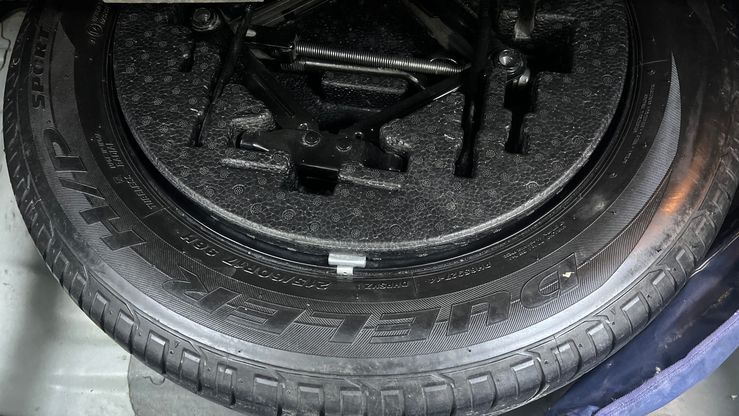 Used 2018 Hyundai Creta SX Plus 1.6 AT Petrol Petrol Automatic tyres SPARE TYRE VIEW