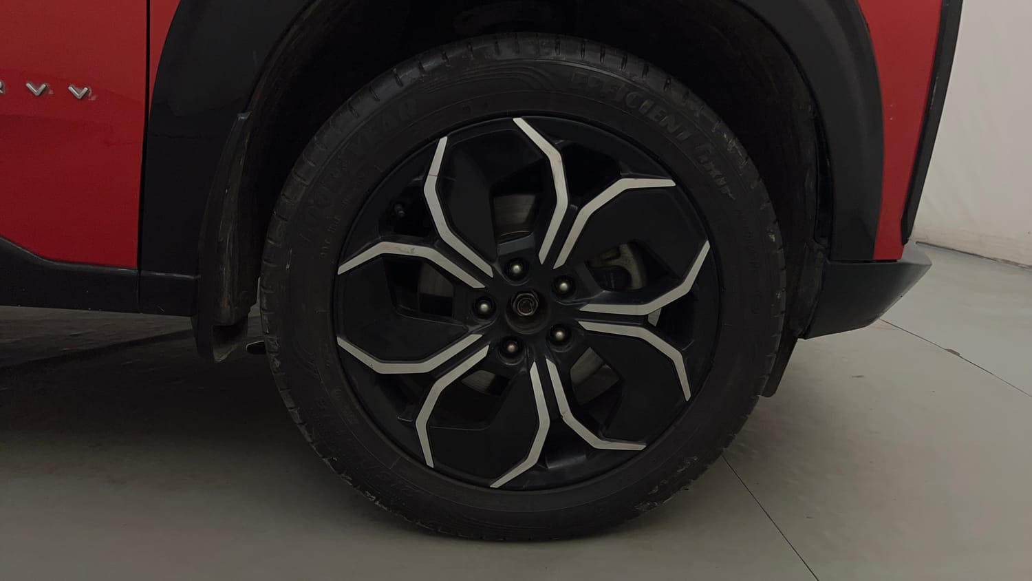 Used 2024 Tata Curvv Creative Plus S 1.2 Revotron Petrol 7DCA Petrol Automatic tyres RIGHT FRONT TYRE RIM VIEW