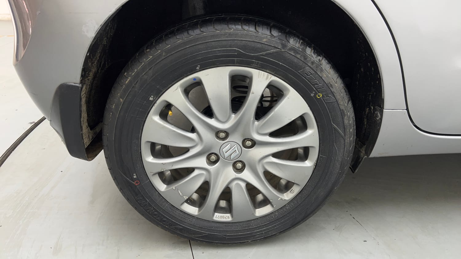 Used 2018 Maruti Suzuki Baleno Delta 1.2 Petrol Manual tyres RIGHT REAR TYRE RIM VIEW