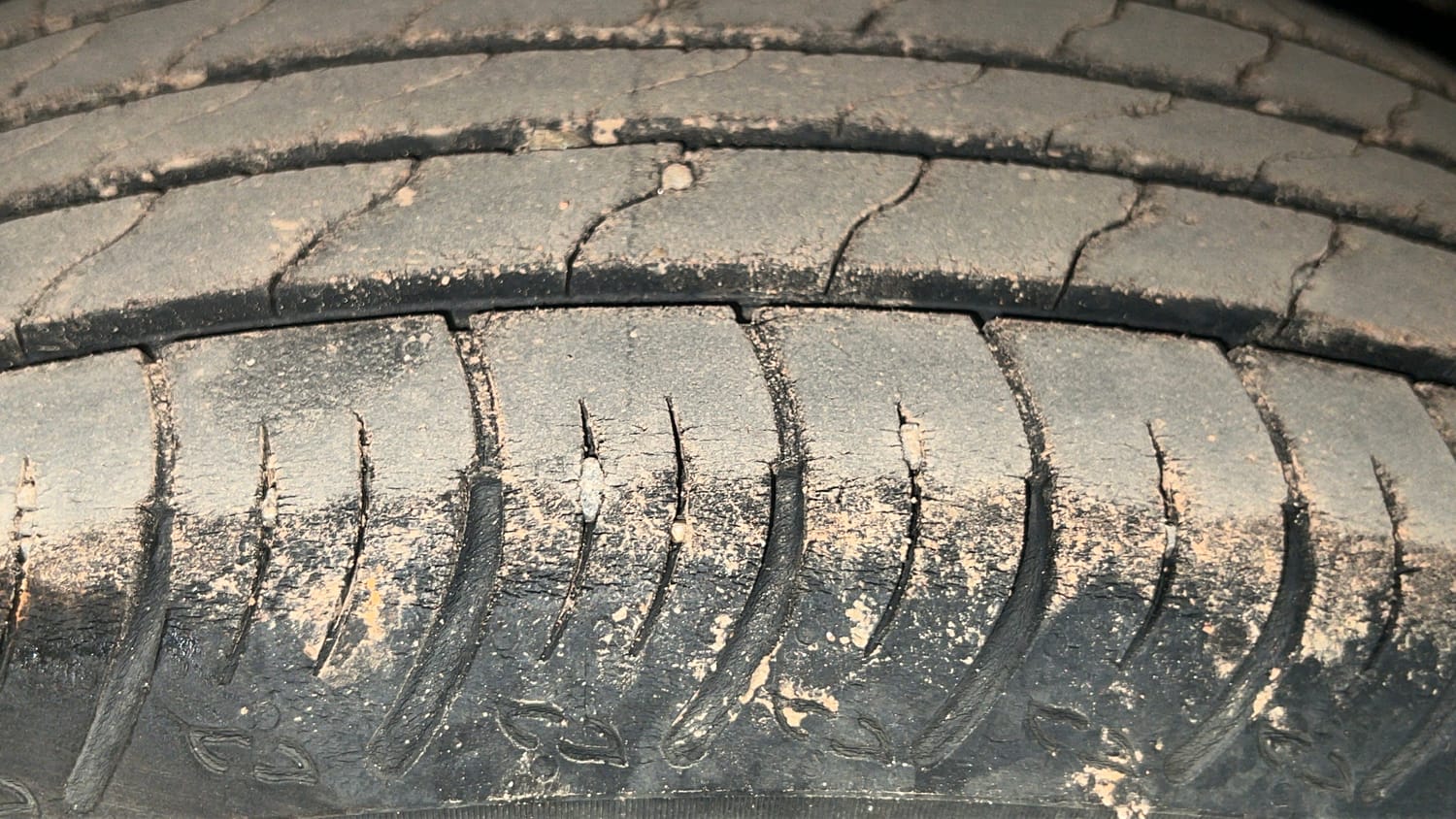 Used 2022 Nissan Magnite XV Petrol Manual tyres RIGHT REAR TYRE TREAD VIEW