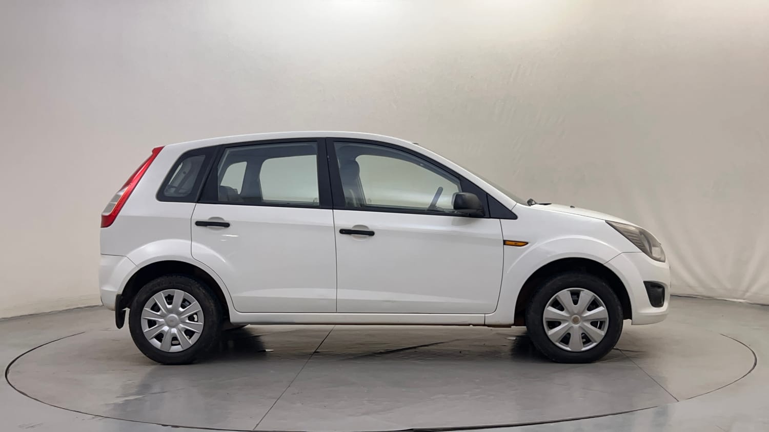 Used 2013 Ford Figo Duratorq Diesel EXI 1.4 Diesel Manual exterior RIGHT SIDE VIEW