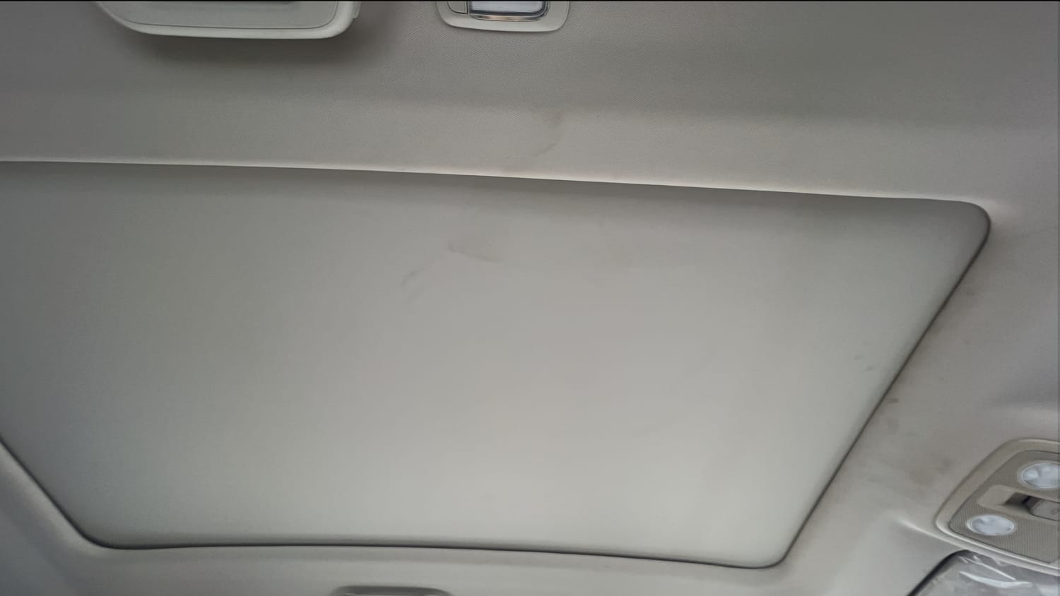 Used 2022 Mahindra XUV700 AX 5 Petrol AT 5 STR Petrol Automatic top_features Sunroof