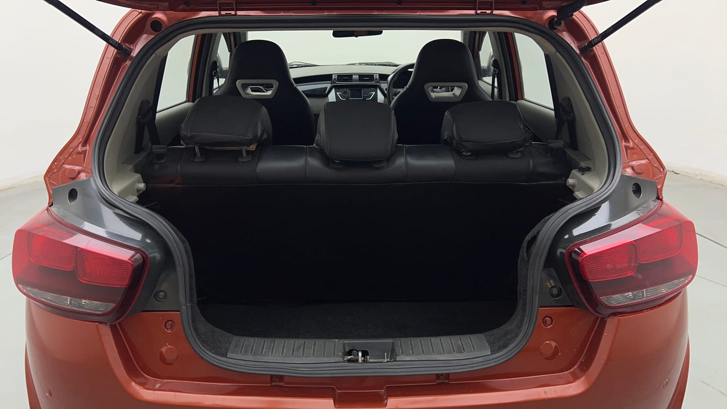 Used 2016 Mahindra KUV100 K6+ 6 STR Petrol Manual interior DICKY INSIDE VIEW