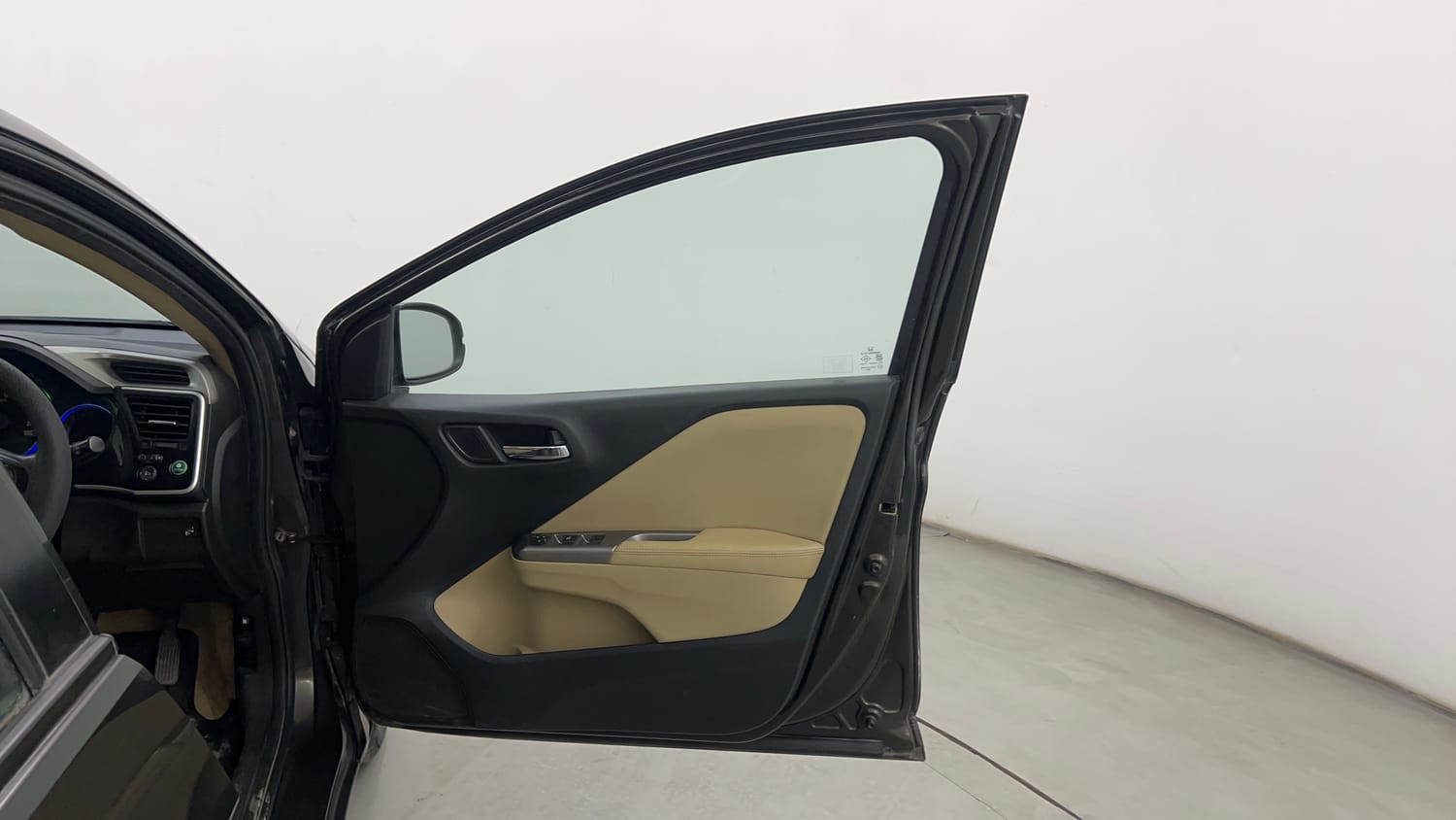 Used 2016 Honda City VX CVT Petrol Automatic interior RIGHT FRONT DOOR OPEN VIEW