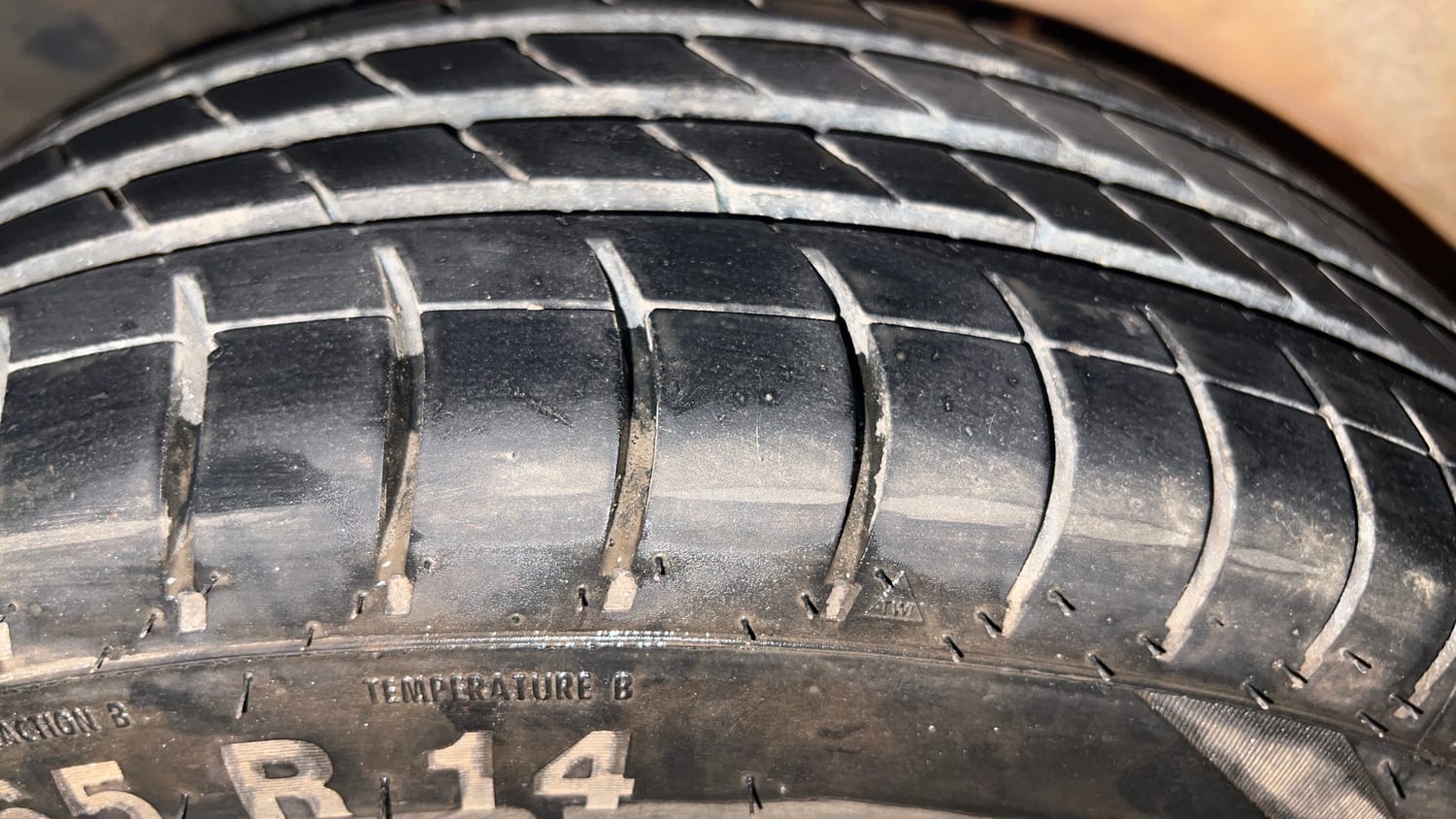 Used 2013 Ford Figo Duratorq Diesel EXI 1.4 Diesel Manual tyres RIGHT REAR TYRE TREAD VIEW
