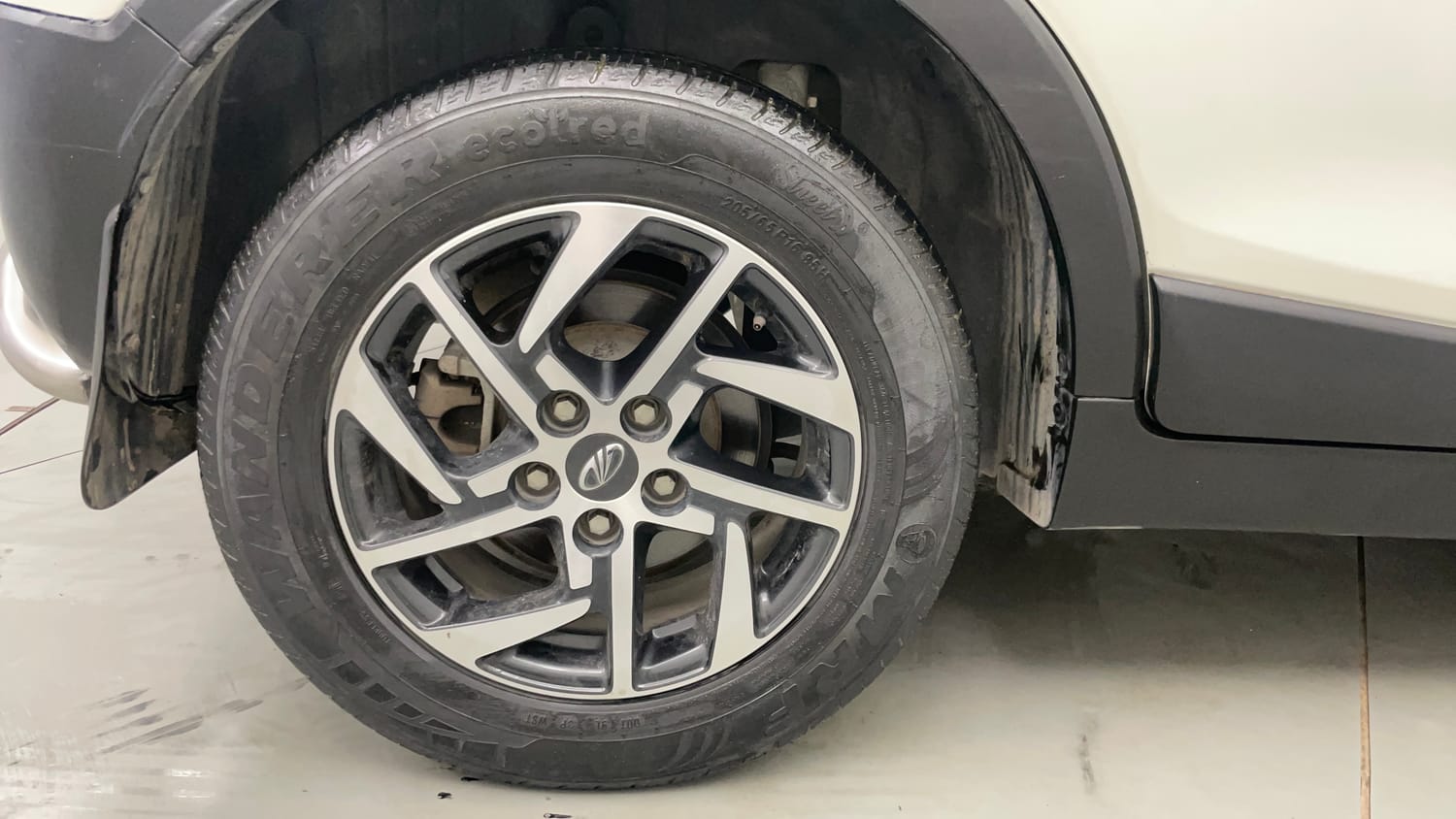 Used 2022 Mahindra XUV 300 W8 (O) 1.2 Petrol Petrol Manual tyres RIGHT REAR TYRE RIM VIEW