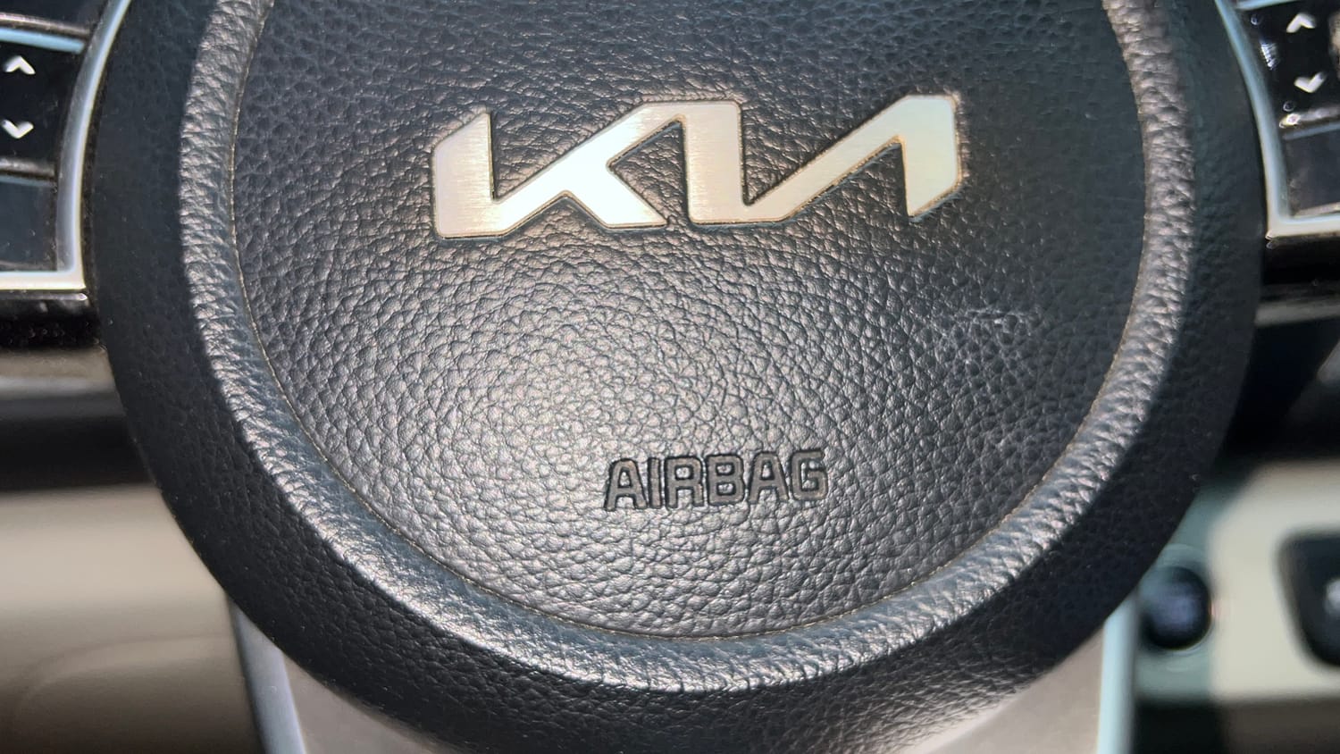 Used 2023 kia Seltos HTX 1.5 Petrol IVT Petrol Automatic top_features Airbags
