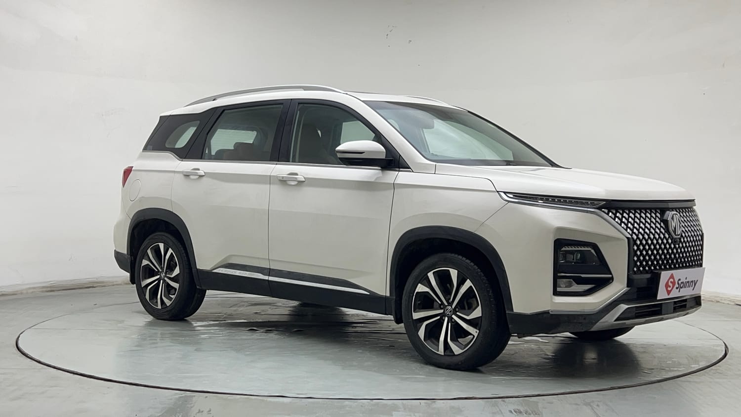 Used 2023 MG Motors Hector Plus Sharp Pro 2.0 Turbo Diesel 7 STR Diesel Manual exterior RIGHT FRONT CORNER VIEW
