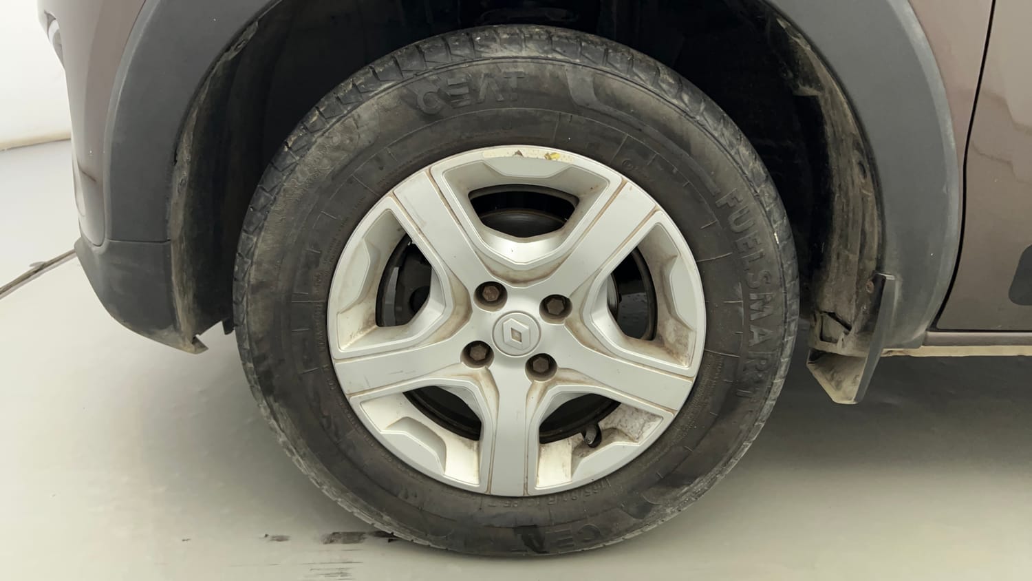 Used 2022 Renault Triber Limited Edition Petrol Manual tyres LEFT FRONT TYRE RIM VIEW
