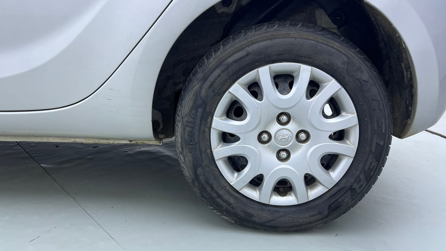 Used 2012 Hyundai i20 Magna 1.2 Petrol Manual tyres LEFT REAR TYRE RIM VIEW