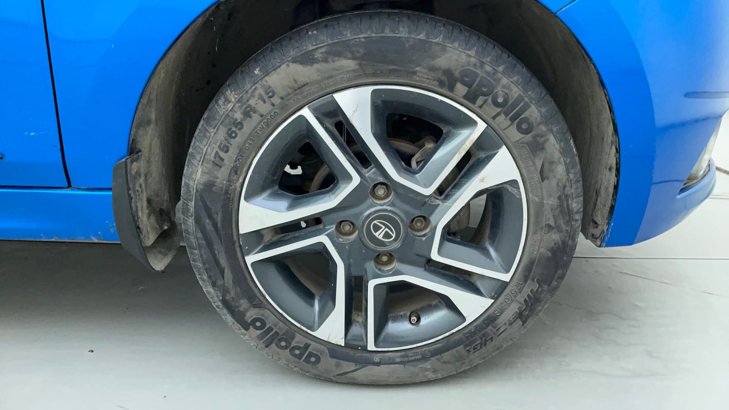 Used 2019 Tata Tiago Revotron XZA Plus Petrol Automatic tyres RIGHT FRONT TYRE RIM VIEW