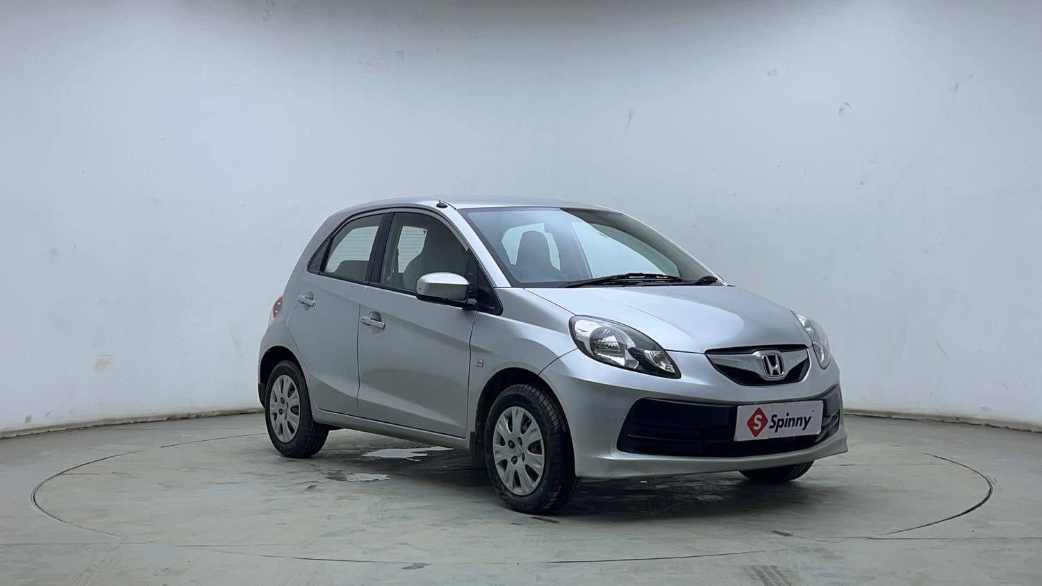 Used 2014 Honda Brio S MT Petrol Manual exterior RIGHT FRONT CORNER VIEW