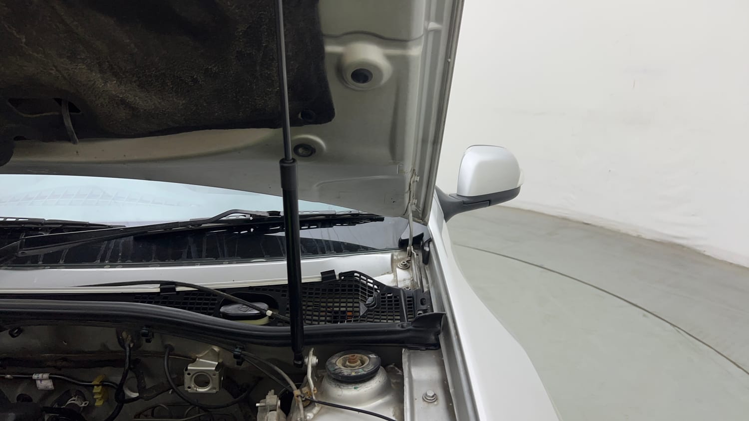 Used 2016 Renault Duster RXL Petrol Petrol Manual engine ENGINE LEFT SIDE HINGE & APRON VIEW