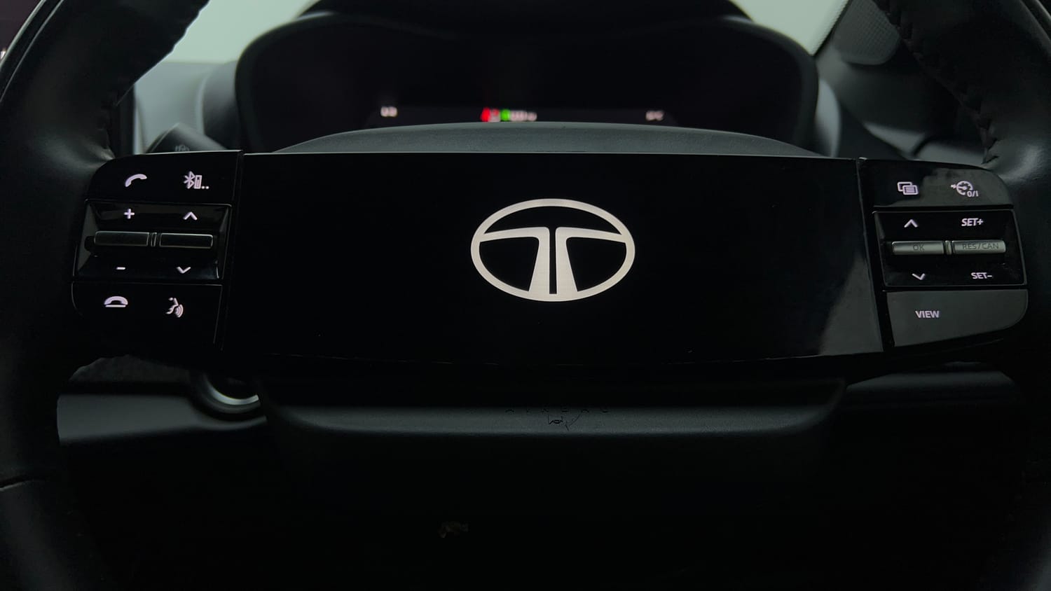Used 2024 tata Nexon Fearless S 1.2 Revotron Petrol 7DCA Dual Tone Petrol Automatic top_features Airbags
