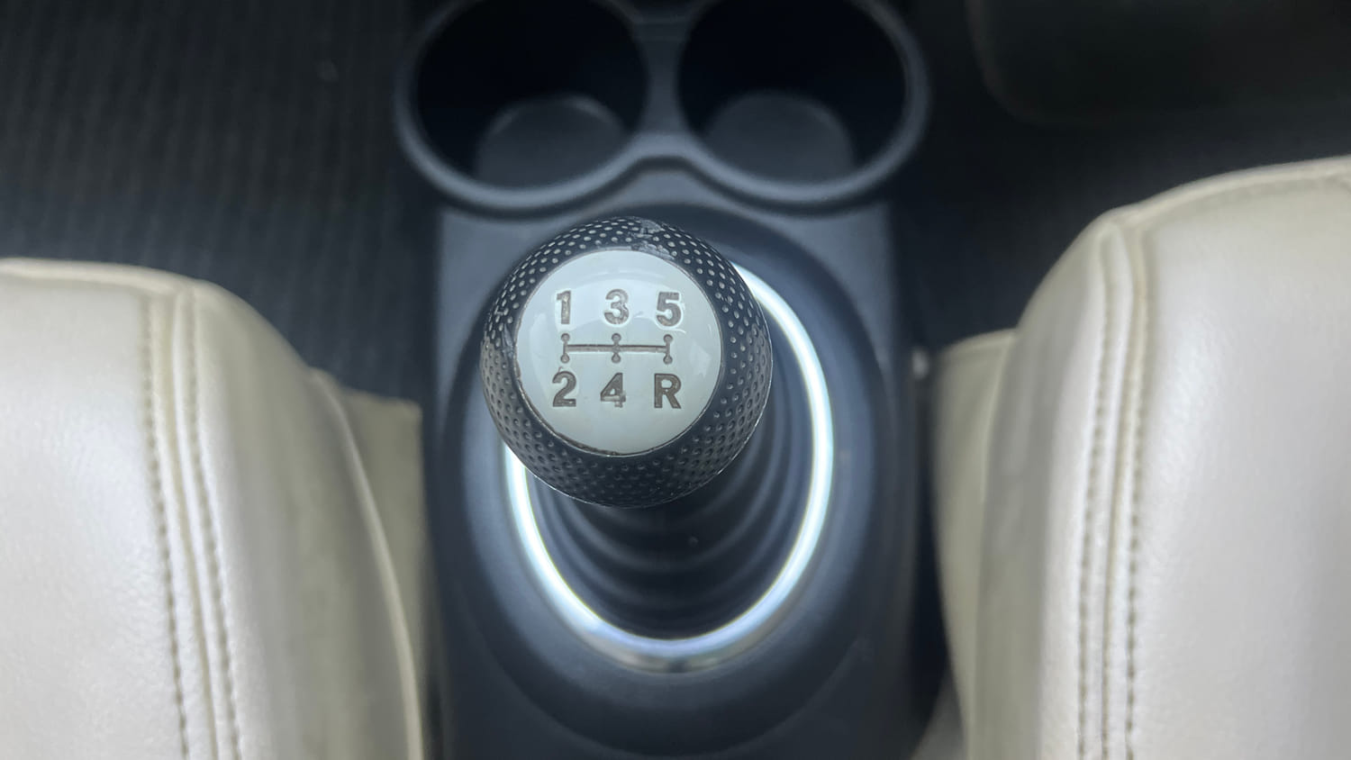 Used 2016 Honda Amaze 1.2 S i-VTEC Petrol Manual interior GEAR  KNOB VIEW
