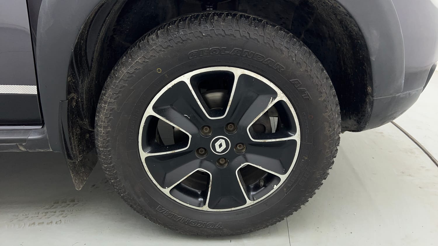 Used 2018 Renault Duster RXS CVT Petrol Automatic tyres RIGHT FRONT TYRE RIM VIEW