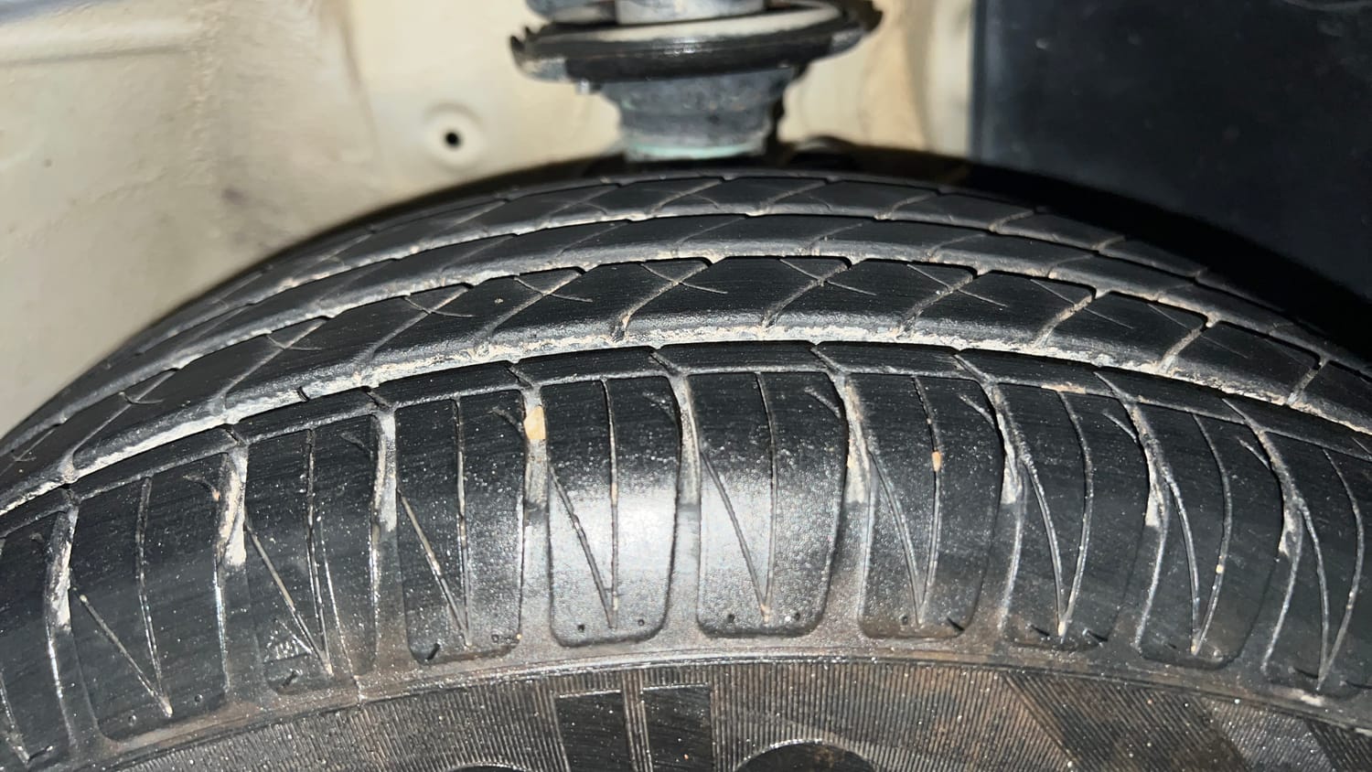 Used 2021 Maruti Suzuki Ignis Alpha 1.2 MT Petrol Manual tyres RIGHT FRONT TYRE TREAD VIEW