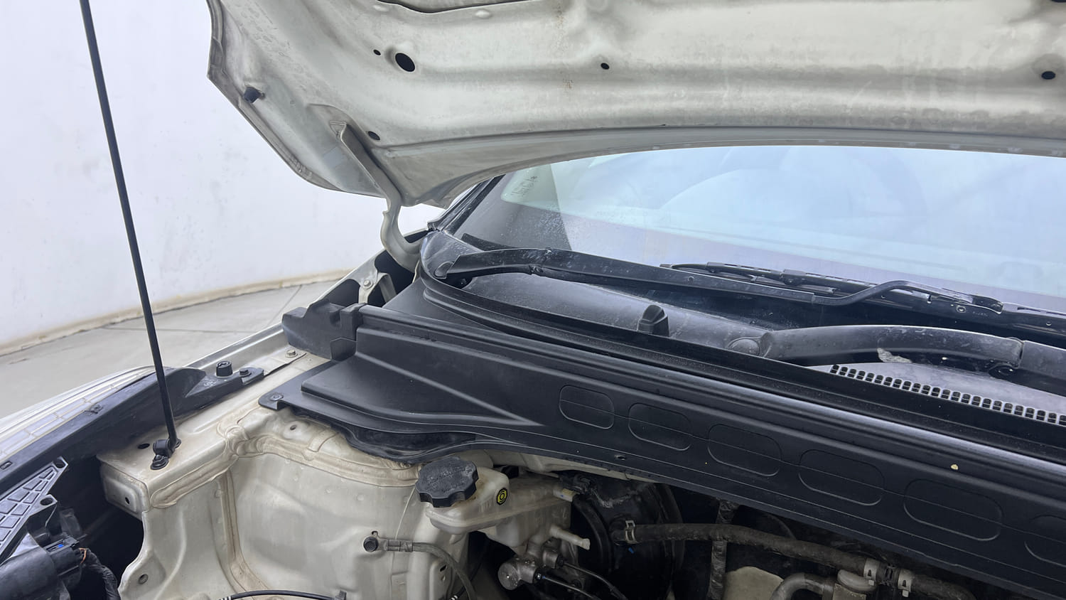 Used 2018 Hyundai Creta SX Plus 1.6 AT Petrol Petrol Automatic engine ENGINE RIGHT SIDE HINGE & APRON VIEW