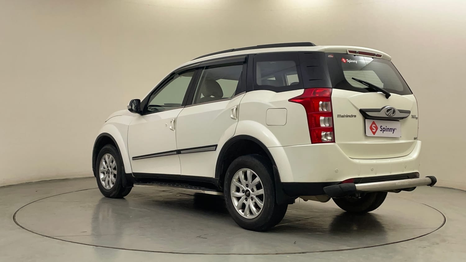 Used 2018 Mahindra XUV500 W10 Diesel Manual exterior LEFT REAR CORNER VIEW
