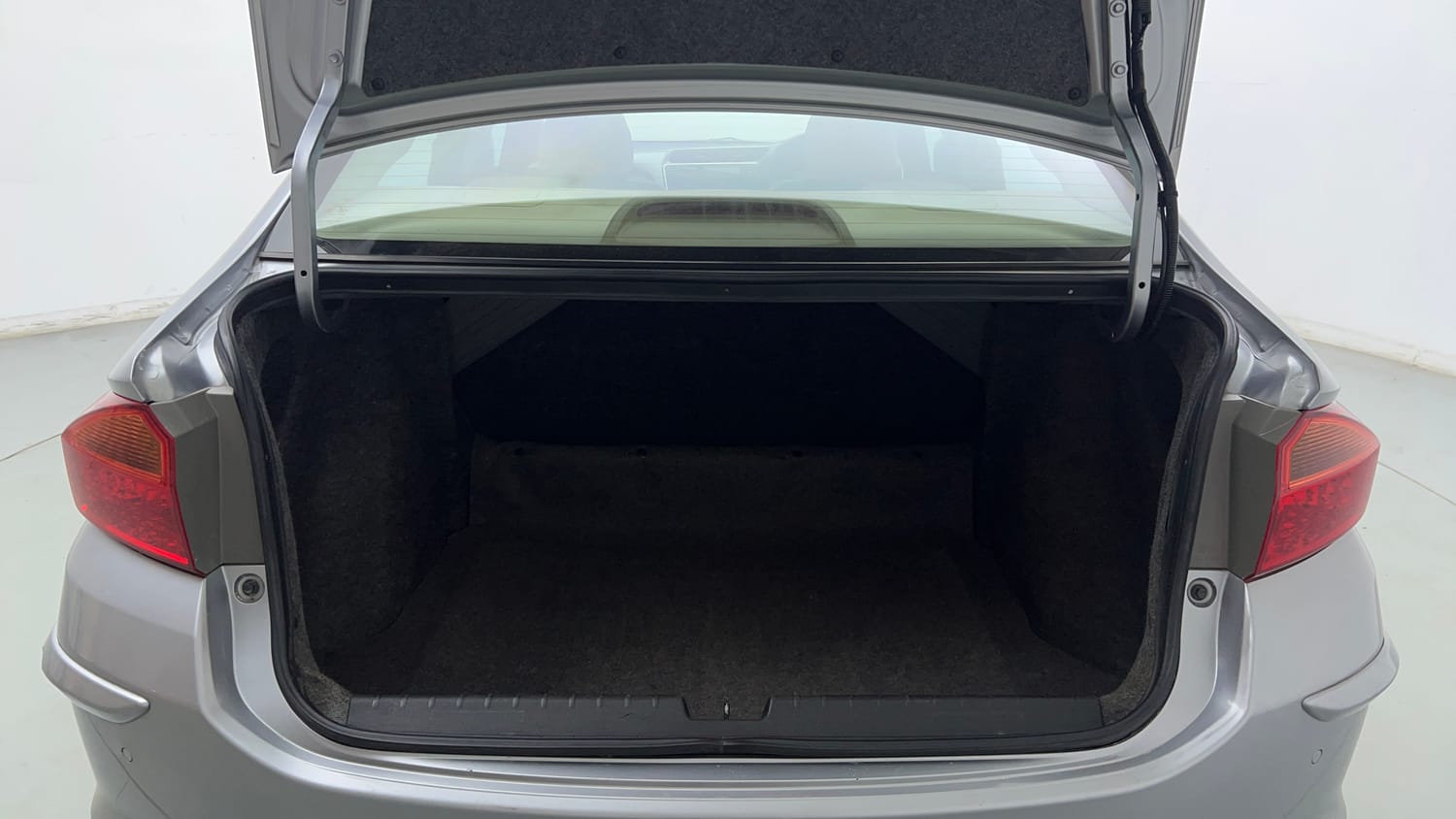 Used 2019 Honda City V Petrol Petrol Manual interior DICKY INSIDE VIEW