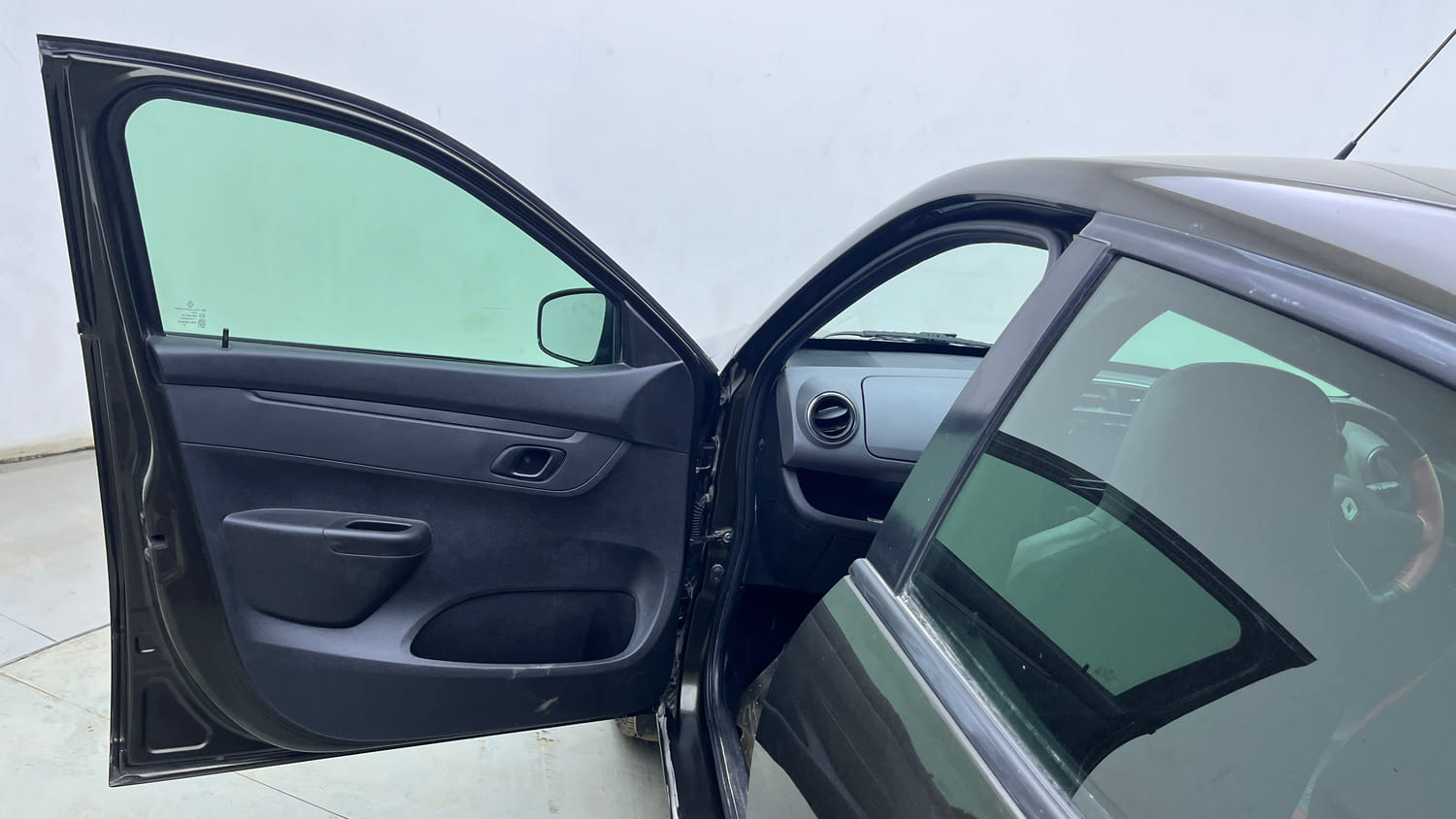 Used 2018 Renault Kwid RXT Opt Petrol Manual interior LEFT FRONT DOOR OPEN VIEW