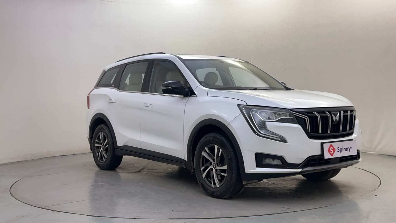 Used 2023 Mahindra XUV700 AX 5 Diesel AT 7 STR Diesel Automatic exterior RIGHT FRONT CORNER VIEW