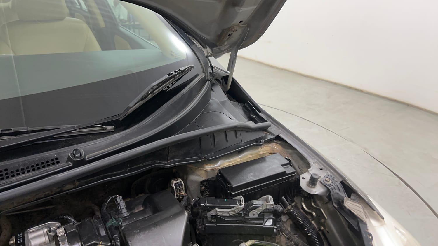 Used 2016 Honda City VX CVT Petrol Automatic engine ENGINE LEFT SIDE HINGE & APRON VIEW