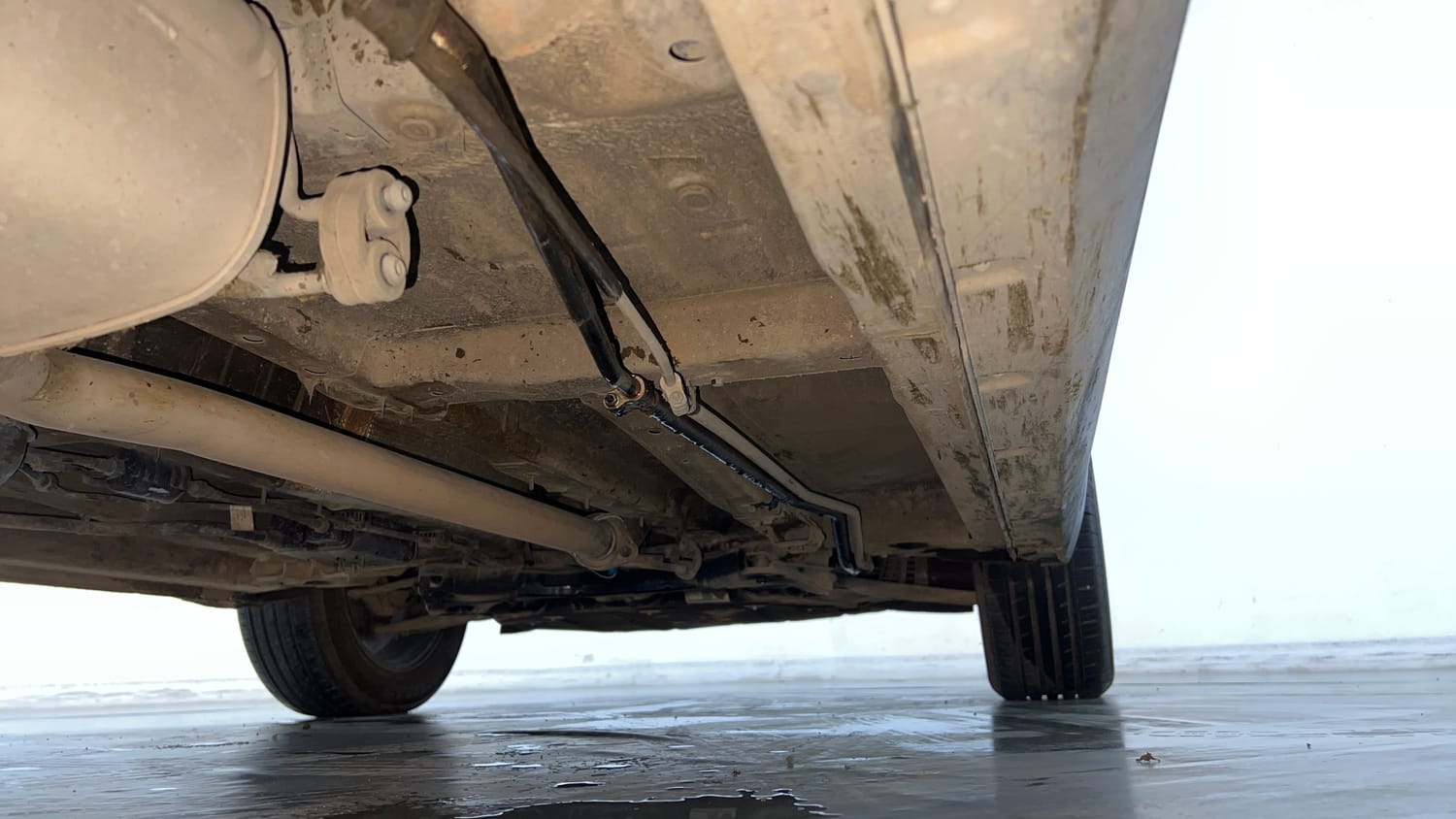 Used 2022 Mahindra XUV700 AX 7 Petrol MT 7 STR Petrol Manual extra REAR RIGHT UNDERBODY VIEW